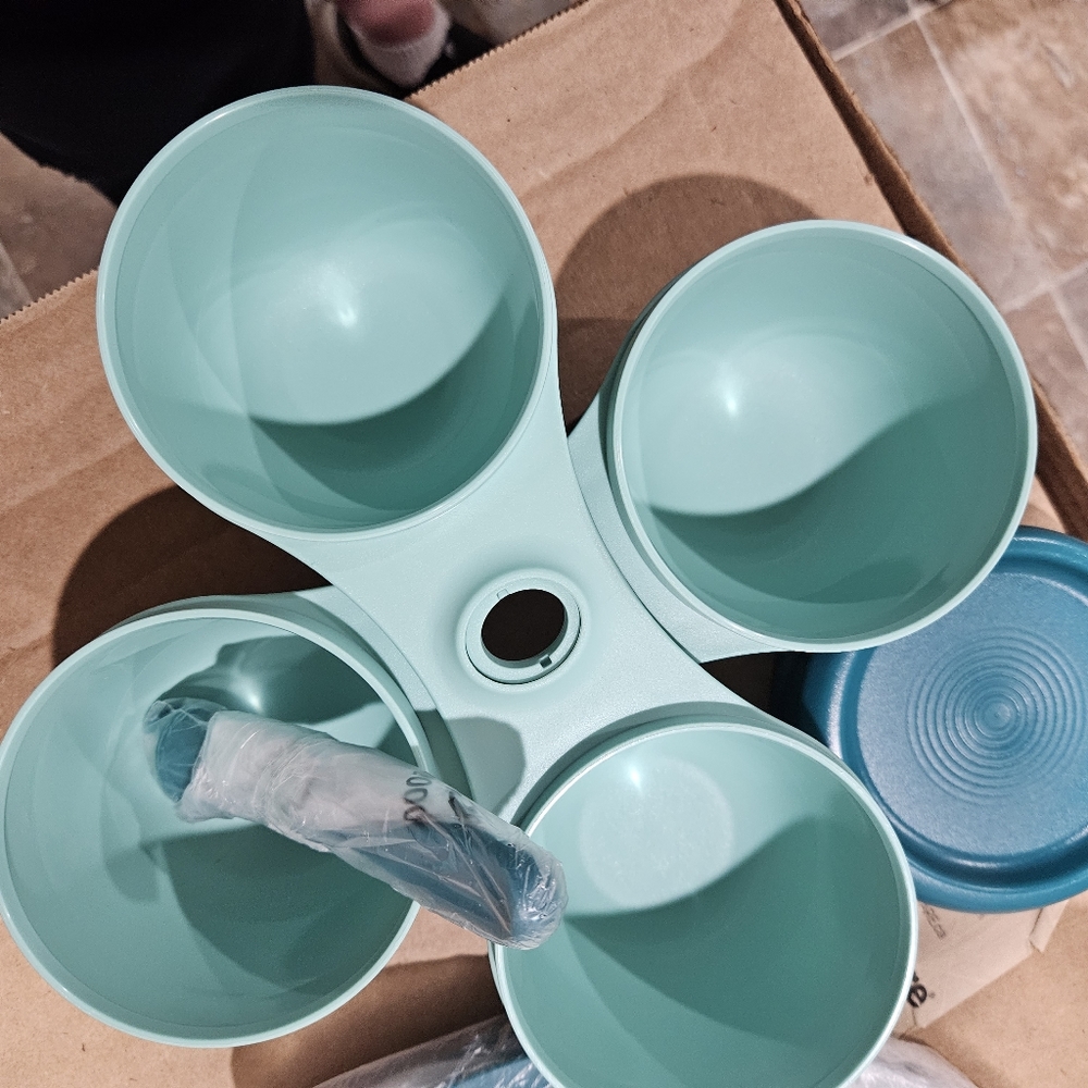 Tupperware condiment server - Picture 2 of 2